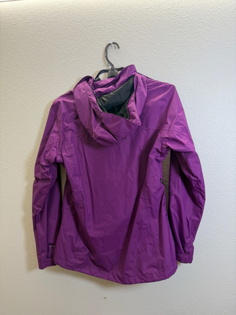 Columbia Women's Magenta Lightweight Waterproof Jacket - Picture 9 of 11